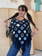 Load image into Gallery viewer, crochet poncho (one size)