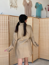 Load image into Gallery viewer, button leather trench