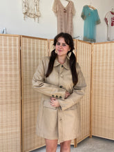 Load image into Gallery viewer, button leather trench