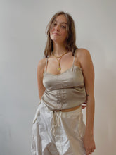 Load image into Gallery viewer, model off duty silk tank